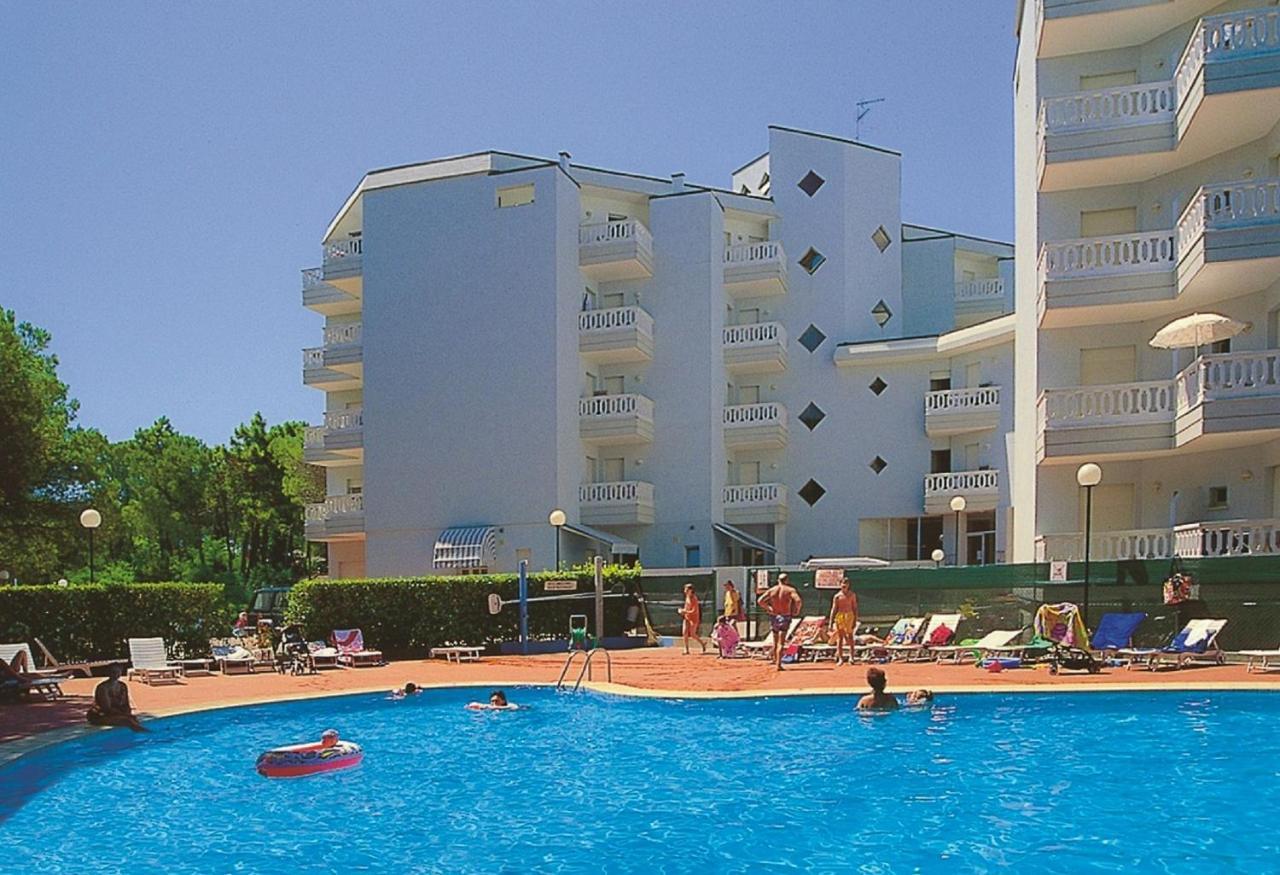Residenza Rubin Lejlighed Lignano Sabbiadoro Eksteriør billede